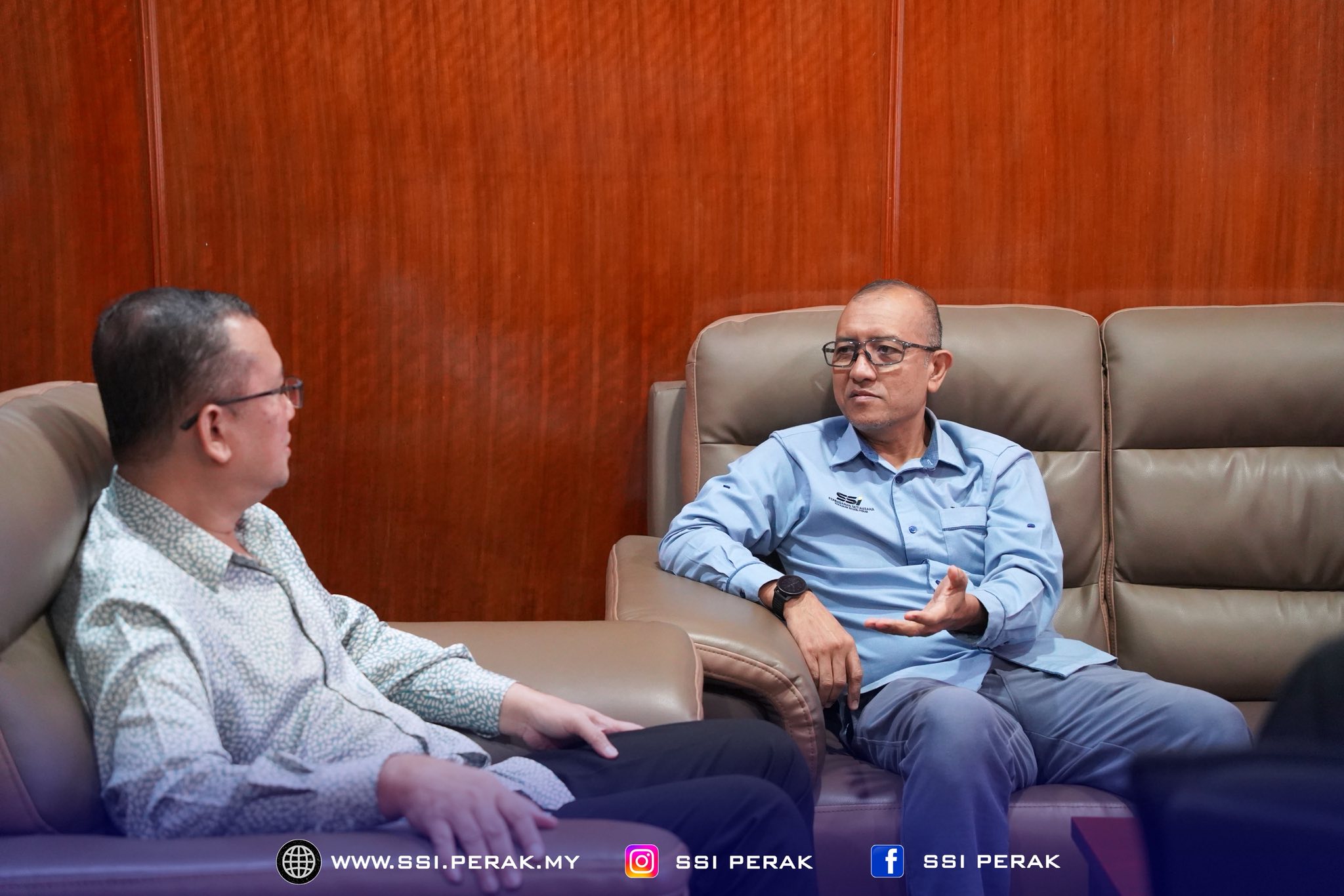 KUNJUNG HORMAT KETUA PEGAWAI EKSEKUTIF SSI KE ATAS YANG DIPERTUA MAJLIS DAERAH TAPAH 2