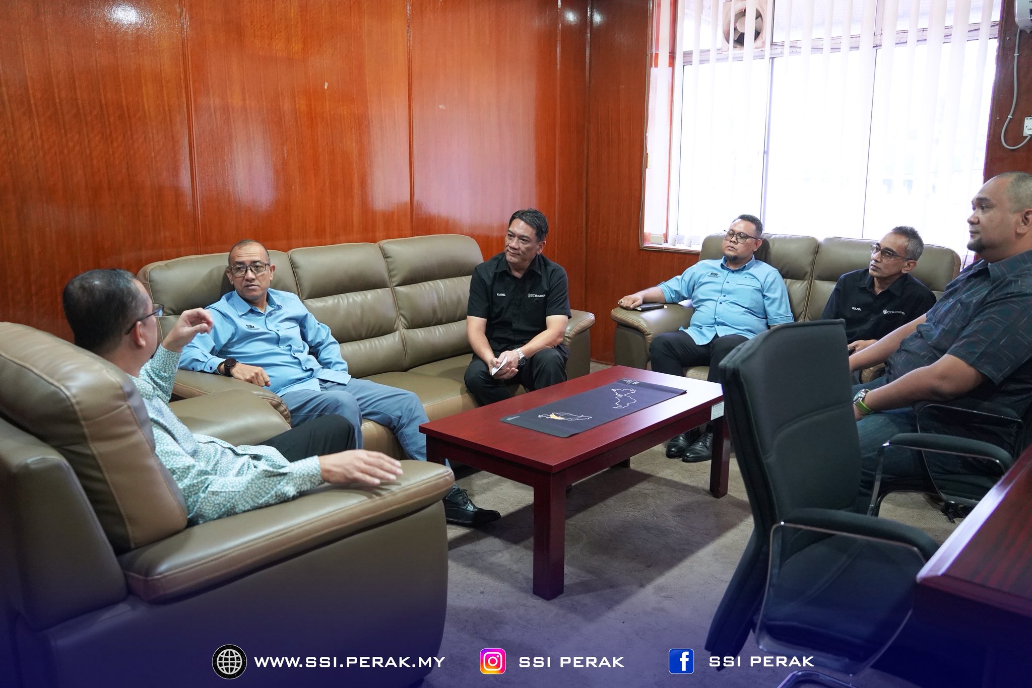 KUNJUNG HORMAT KETUA PEGAWAI EKSEKUTIF SSI KE ATAS YANG DIPERTUA MAJLIS DAERAH TAPAH 3
