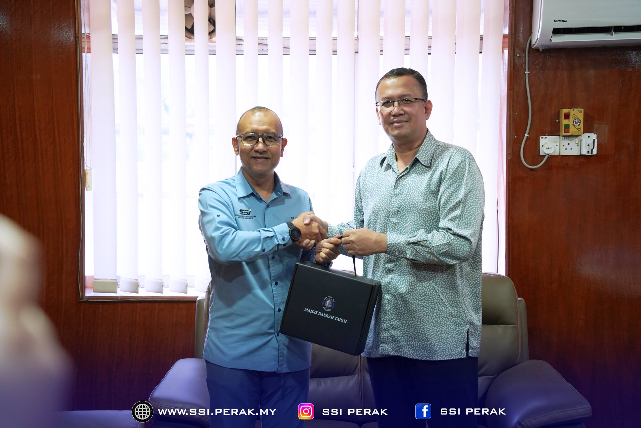 KUNJUNG HORMAT KETUA PEGAWAI EKSEKUTIF SSI KE ATAS YANG DIPERTUA MAJLIS DAERAH TAPAH 6