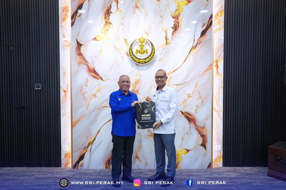 KUNJUNGAN HORMAT KETUA PEGAWAI EKSEKUTIF SSI PERAK KEPADA YAB MENTERI BESAR PERAK 3