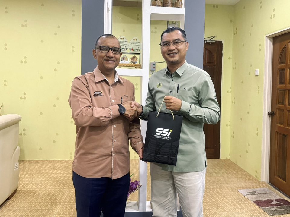 KUNJUNG HORMAT PEMANGKU KETUA PEGAWAI EKSEKUTIF SSI KE ATAS PEGAWAI DAERAH HULU PERAK 2