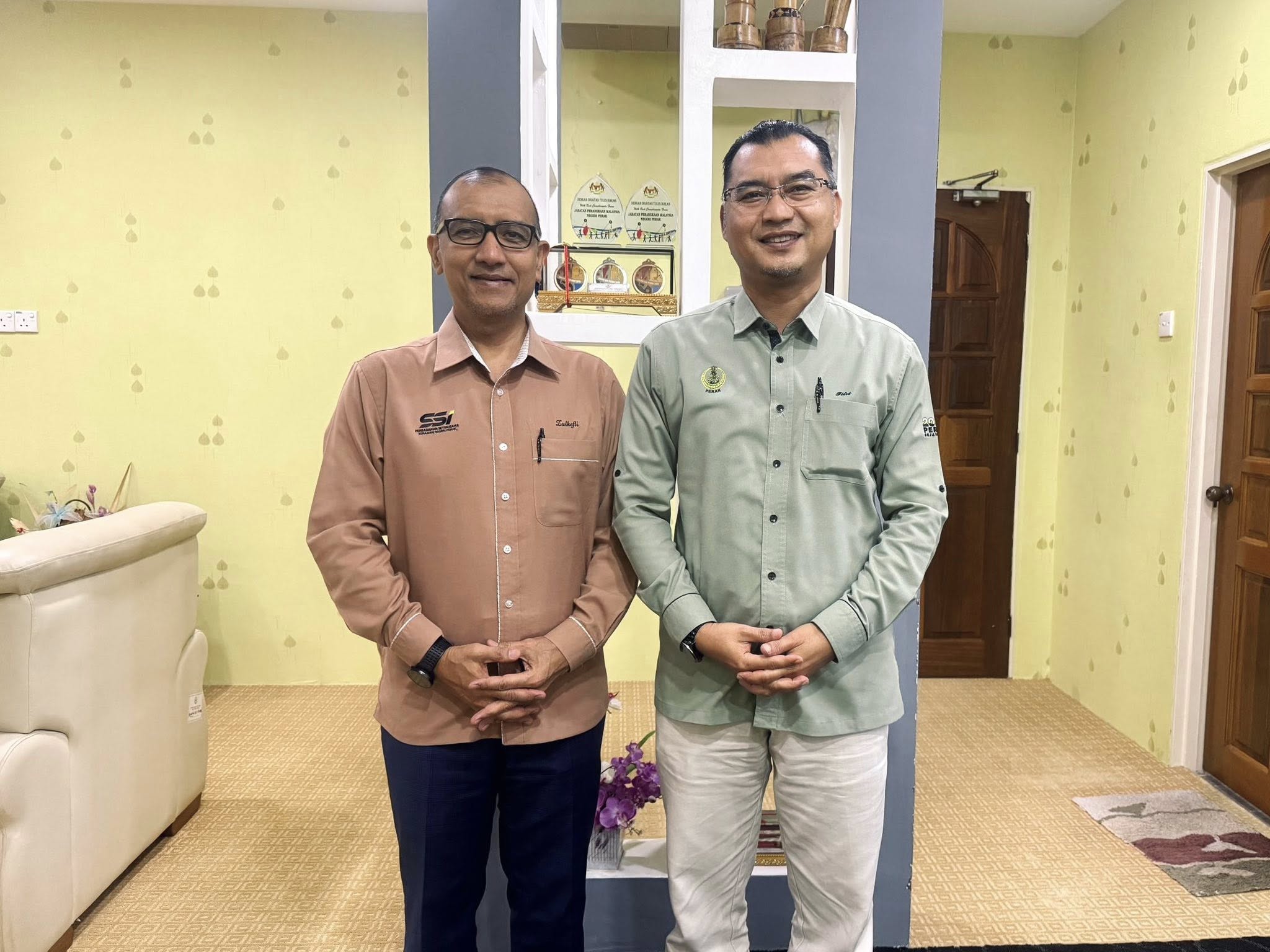 KUNJUNG HORMAT PEMANGKU KETUA PEGAWAI EKSEKUTIF SSI KE ATAS PEGAWAI DAERAH HULU PERAK 3
