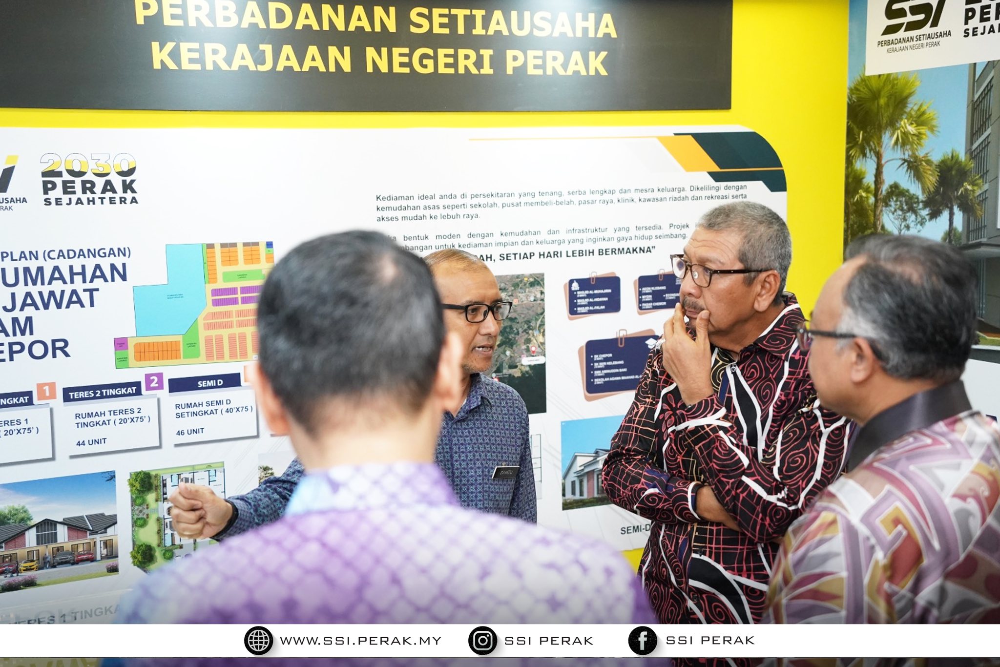 Pengarah Perkhidmatan Awam 4
