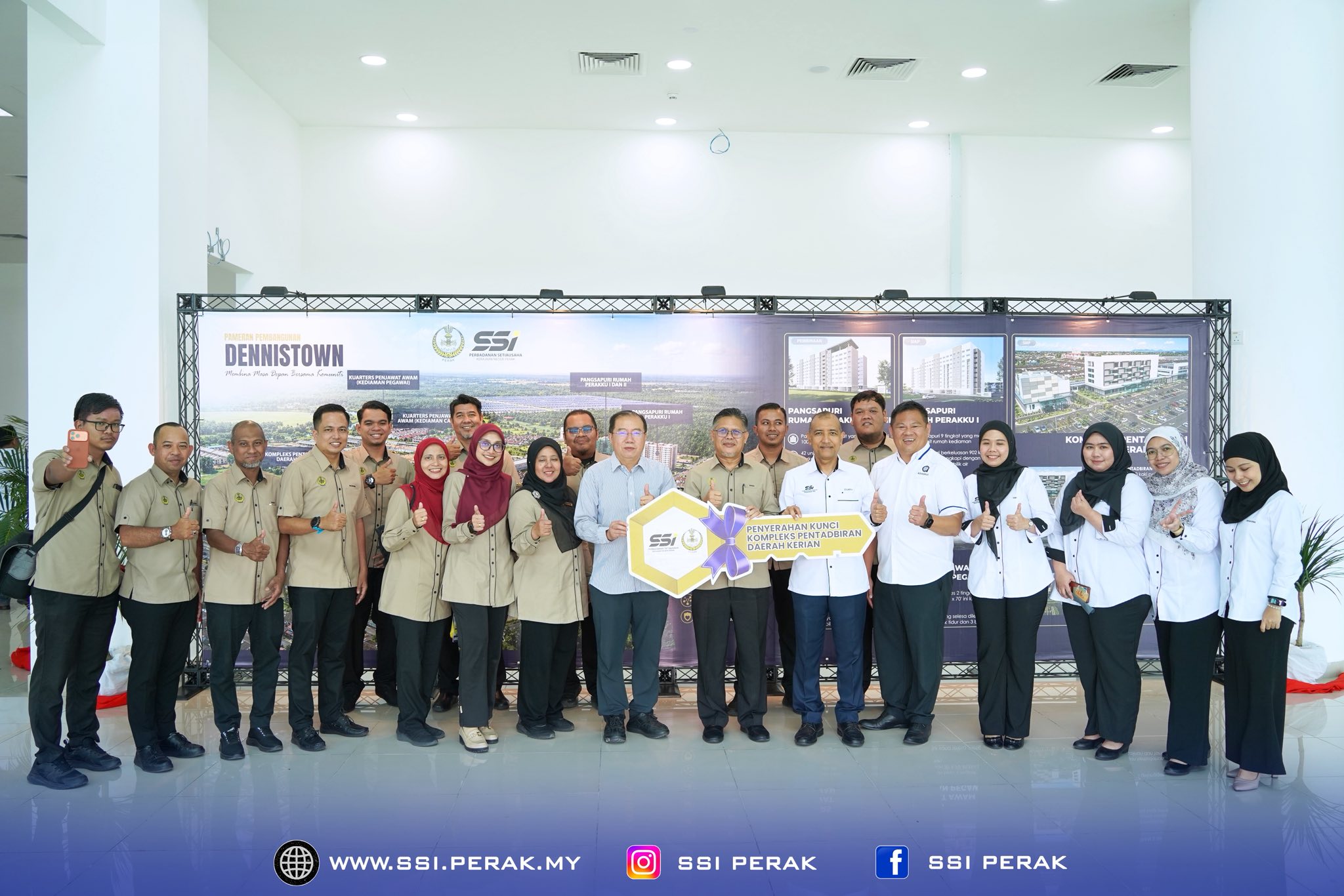 MAJLIS PENYERAHAN KUNCI 8