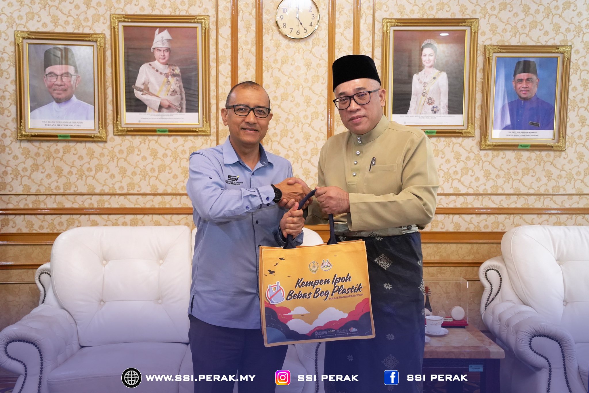KUNJUNGAN HORMAT KEPADA DATUK BANDAR IPOH 5