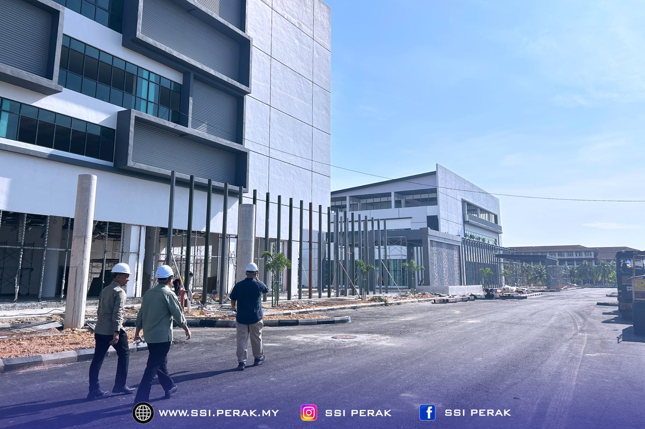 LAWATAN TAPAK DAN SESI PERBINCANGAN KEMAJUAN PEMBINAAN KOMPLEKS PENTADBIRAN DAERAH KERIAN 8