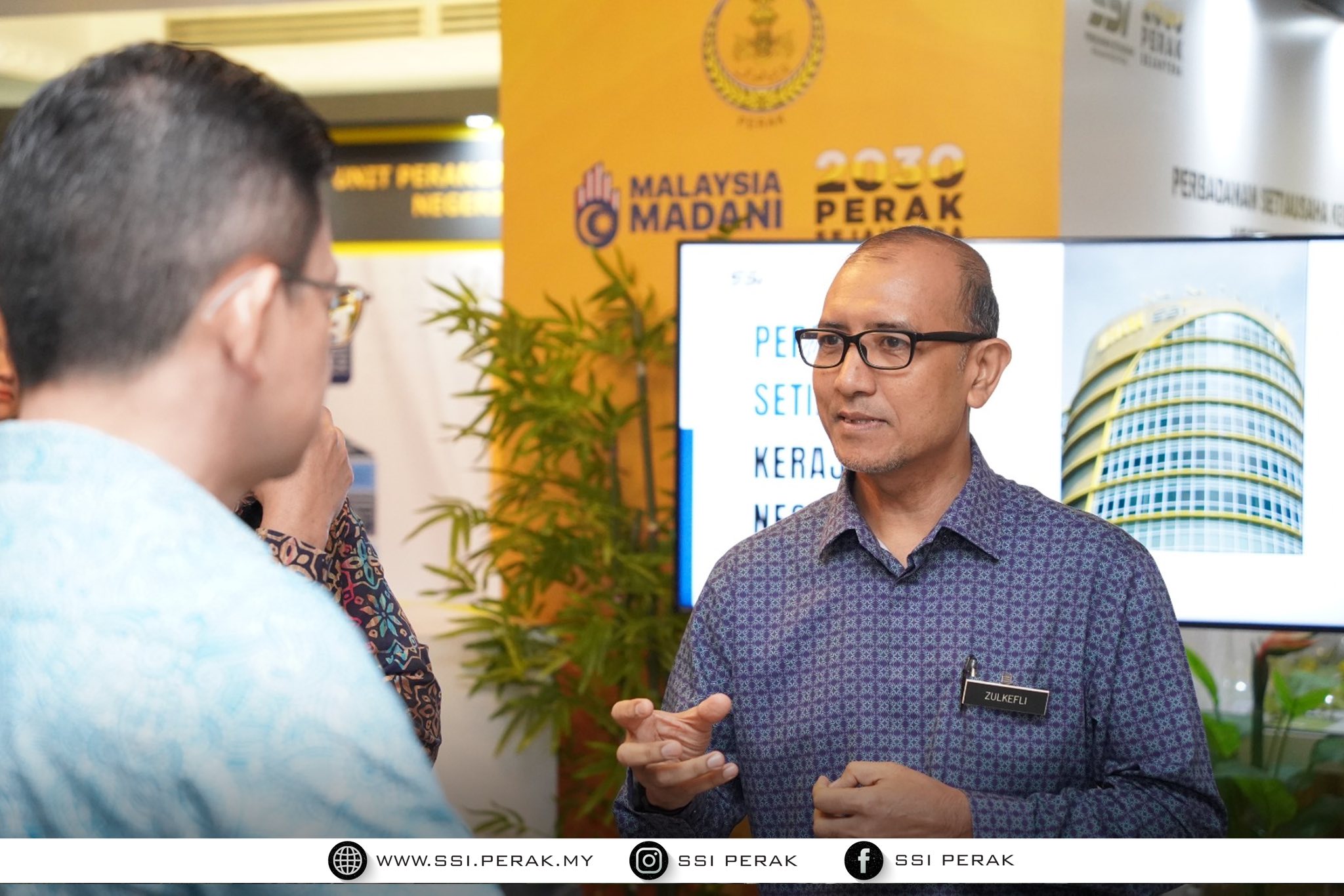 Pengarah Perkhidmatan Awam 6