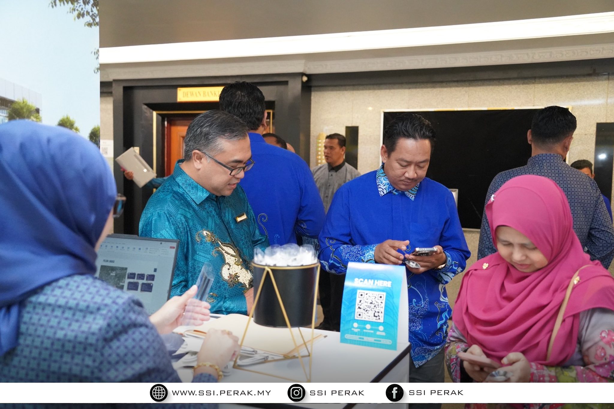 Pengarah Perkhidmatan Awam 7