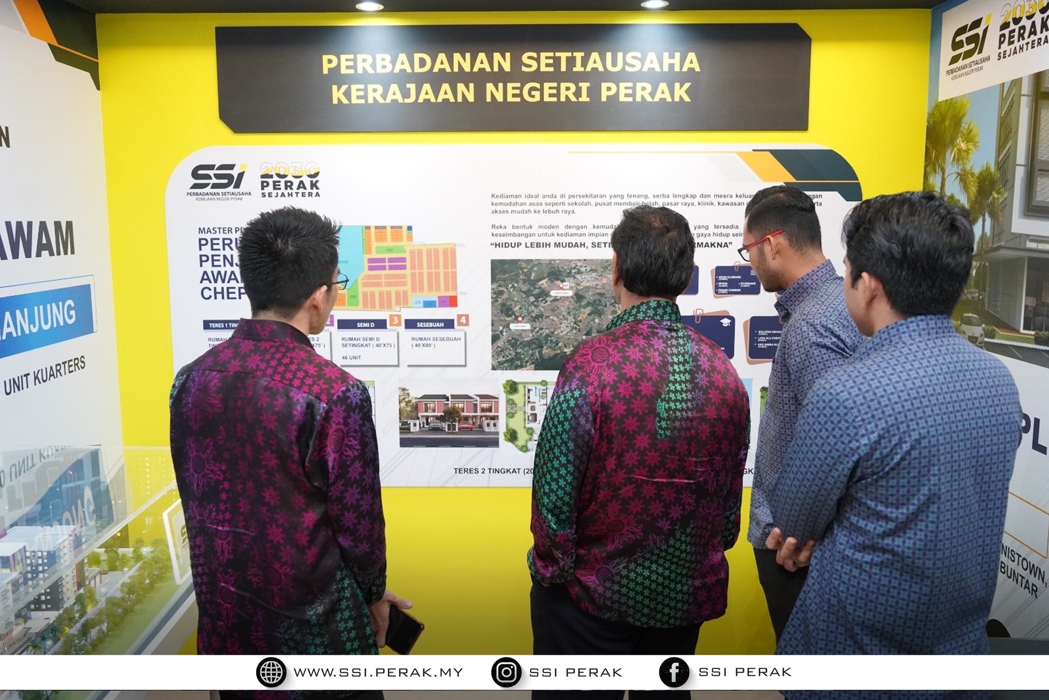 Pengarah Perkhidmatan Awam 8