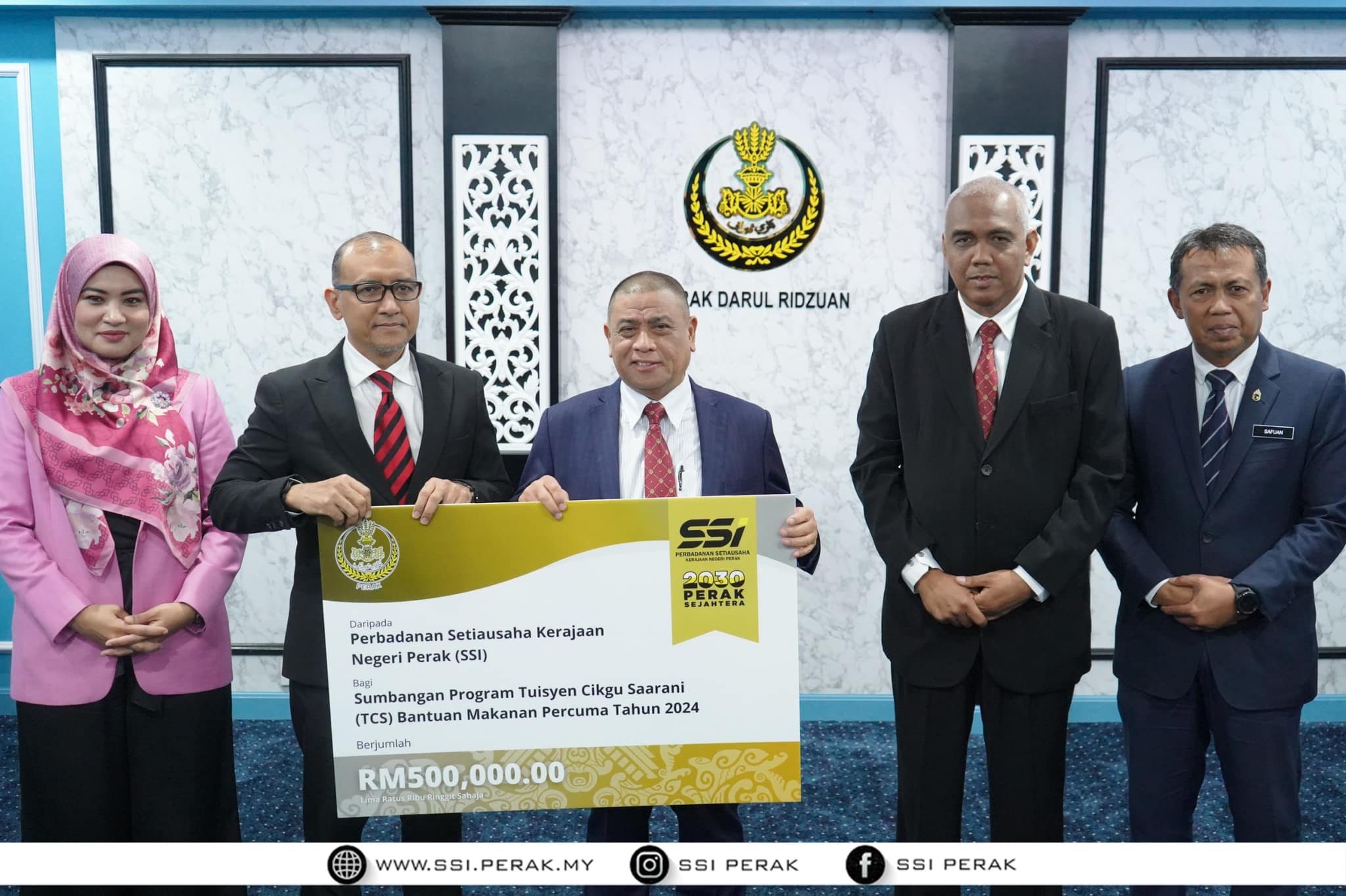 Majlis Penyerahan Mock Cheque Program Makanan Percuma Tuisyen Cikgu Saarani-3