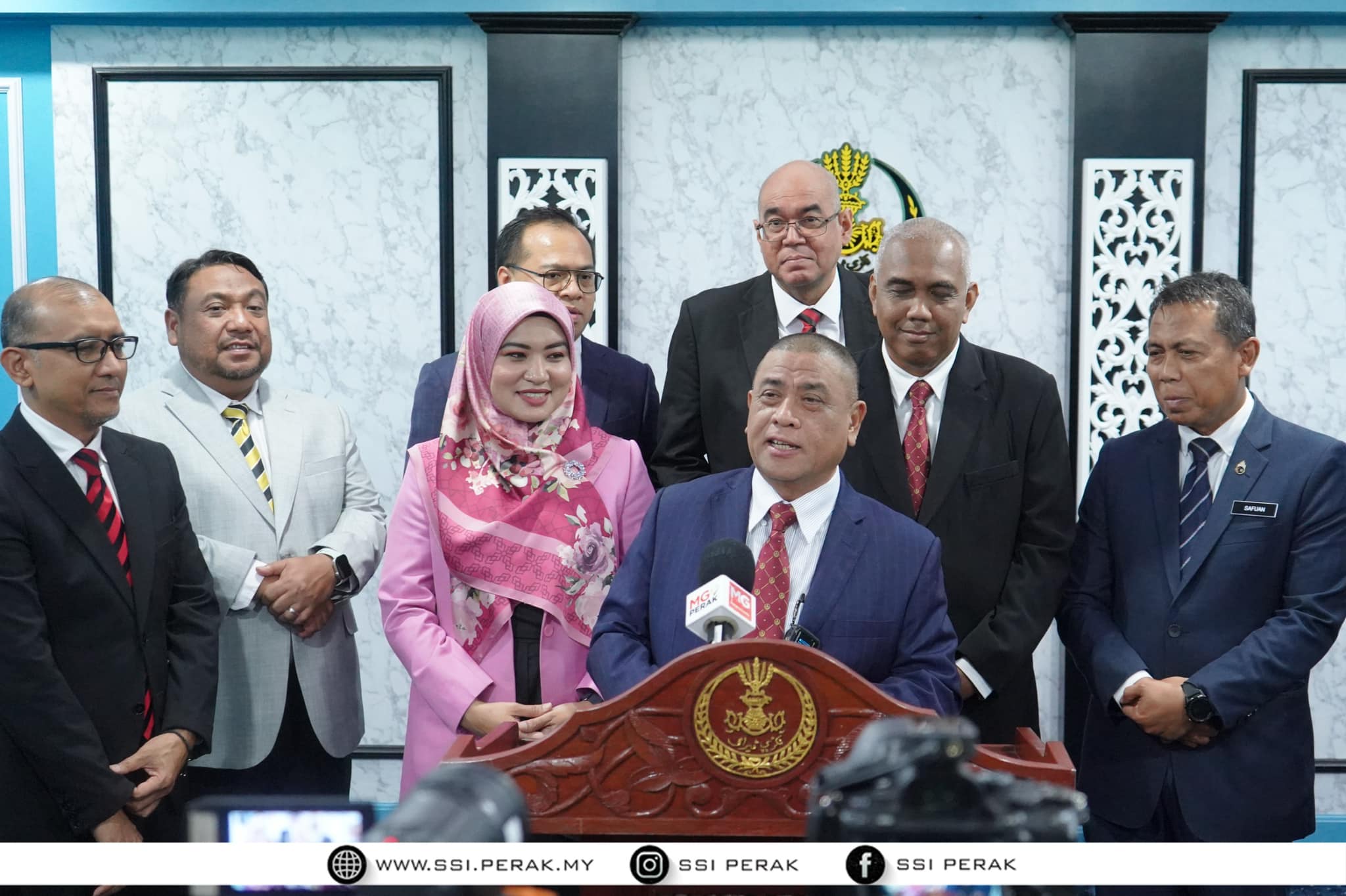 Majlis Penyerahan Mock Cheque Program Makanan Percuma Tuisyen Cikgu Saarani-4