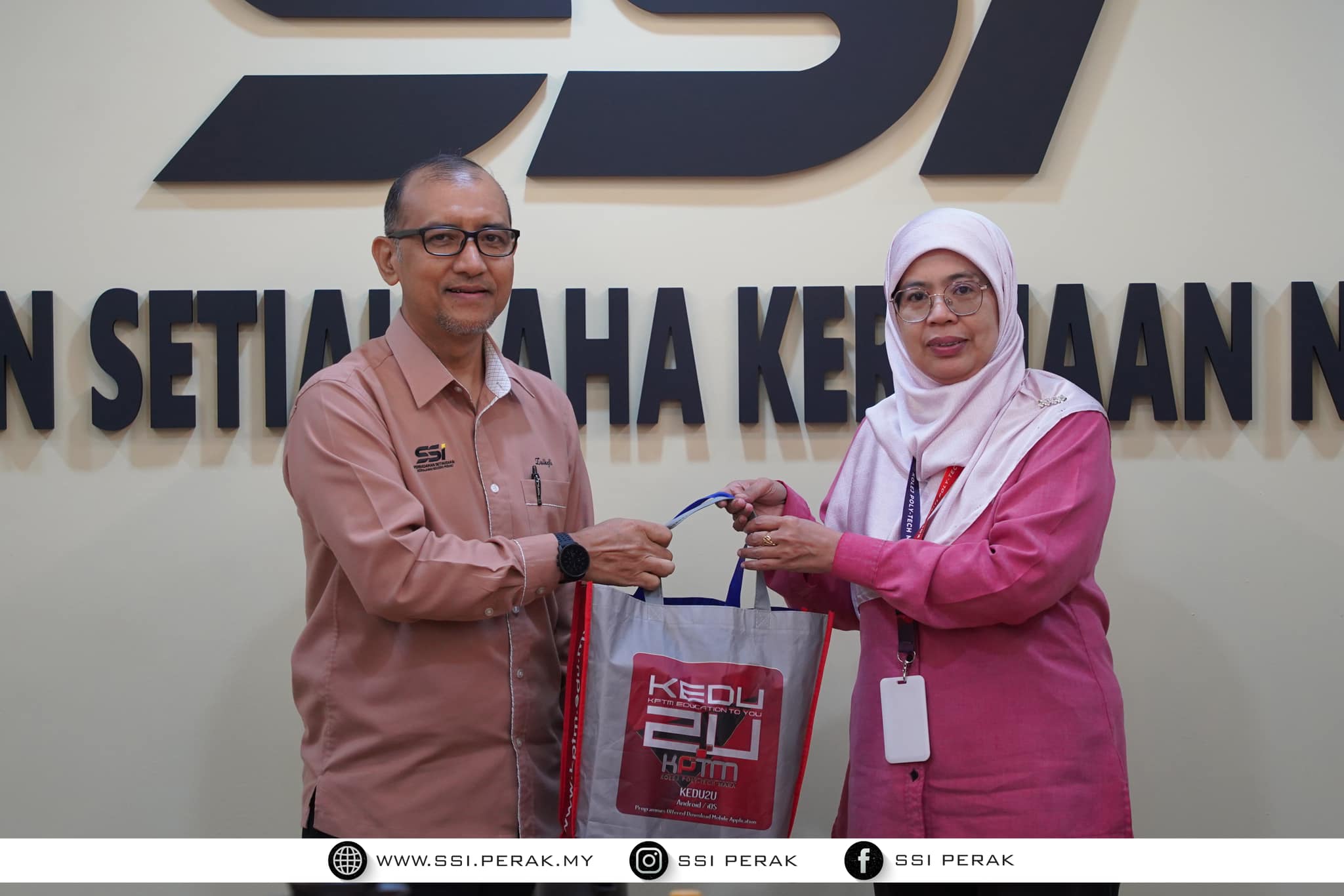 kunjungan-hormat-puan-anisa-kolej-poly-tech-mara-3