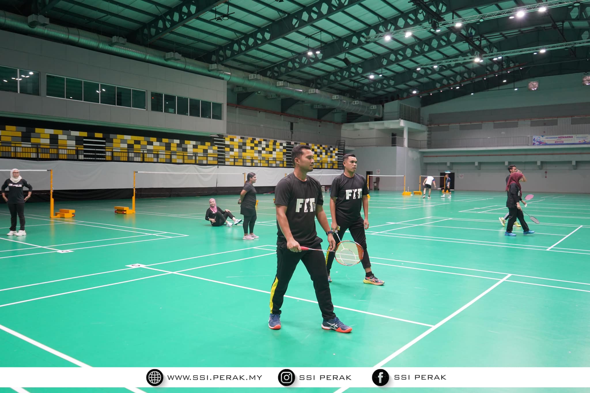 perlawan-persahabatan-badminton-ssi-mbinc-5