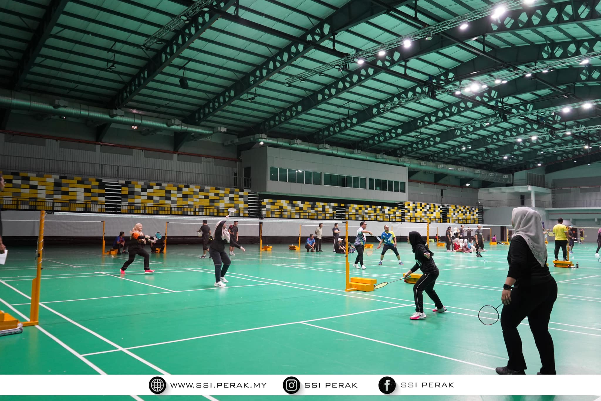 perlawan-persahabatan-badminton-ssi-mbinc-6