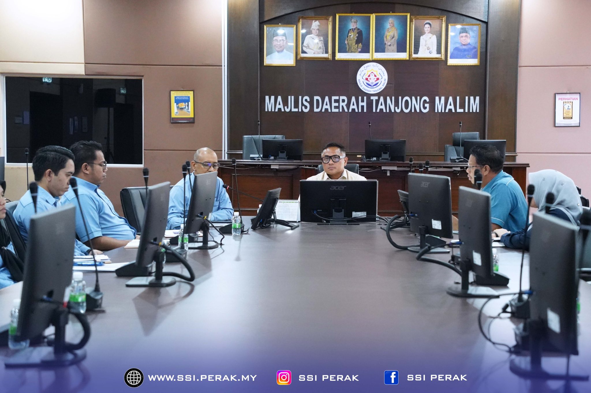 KUNJUNG HORMAT PEMANGKU KETUA PEGAWAI EKSEKUTIF SSI KE ATAS YANG DIPERTUA MAJLIS DAERAH MUALLIM 1