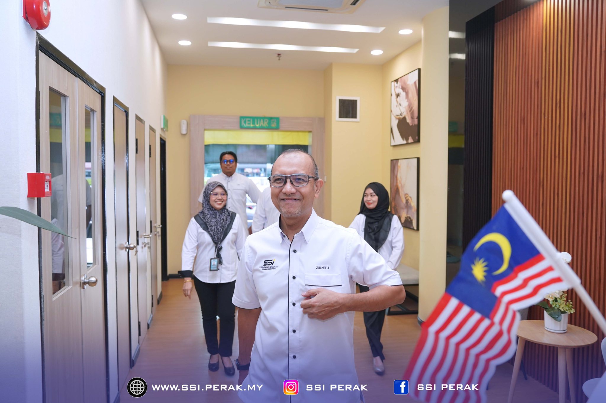 Tahniah diucapkan kepada YBrs. Encik Zulkefli 2