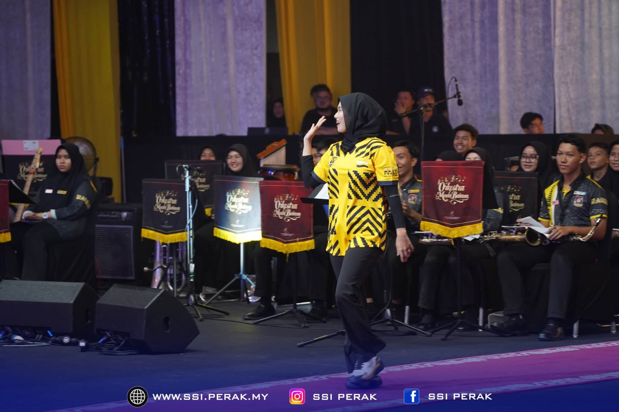 BELANG TARUNG TIGA WARNA 8