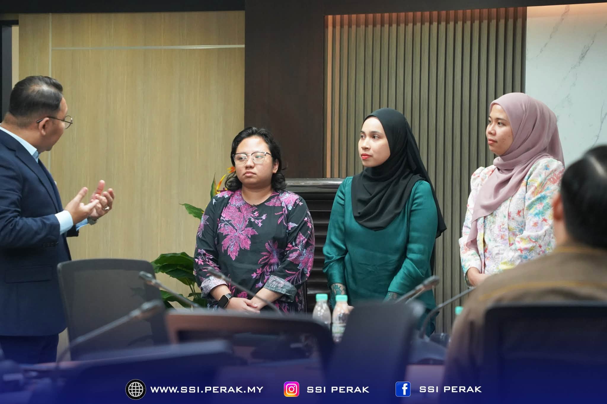 KURSUS PROFESIONALISME UNGGUL MEMBINA ETIKA CEMERLANG, MENGURUS EMOSI DAN MEMACU SINERGI PASUKAN 6