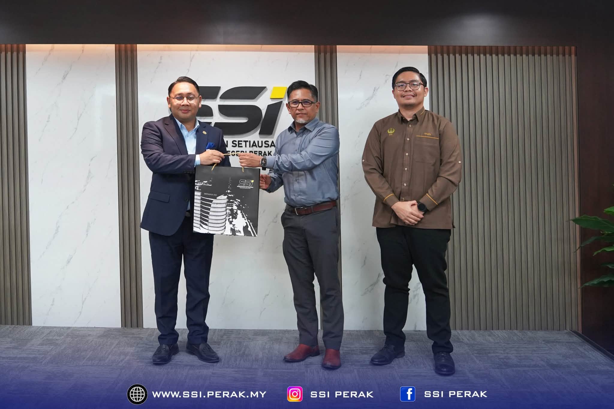 KURSUS PROFESIONALISME UNGGUL MEMBINA ETIKA CEMERLANG, MENGURUS EMOSI DAN MEMACU SINERGI PASUKAN 7